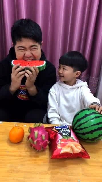 带弟弟吃瓜,一场温馨的夏日亲子美食之旅