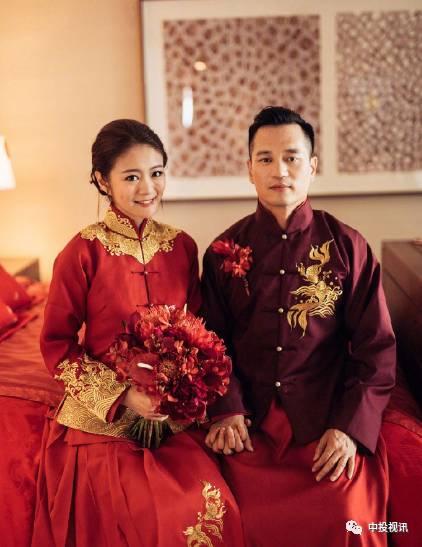 后妈吃瓜给女儿吃,女儿意外尝鲜的温馨瞬间