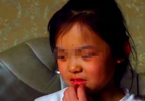 后妈吃瓜给女儿吃,女儿意外尝鲜的温馨瞬间