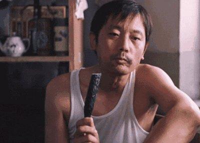 大爷看手机吃瓜,揭秘网络热点背后的故事