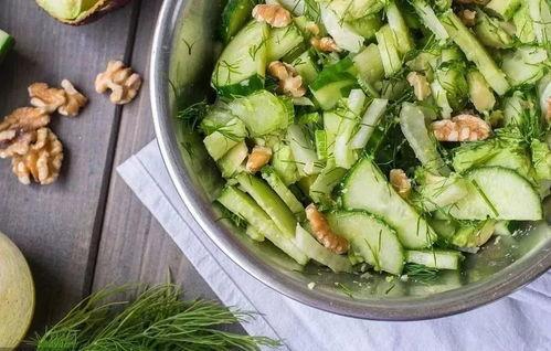 吊水吃瓜,吊水吃瓜，尽享清凉时光