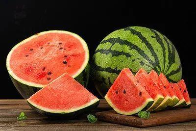 吊水吃瓜,吊水吃瓜，尽享清凉时光