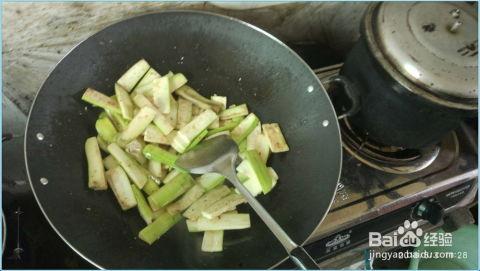 葫芦瓜炒着吃,葫芦瓜炒制秘籍，营养满分口感佳