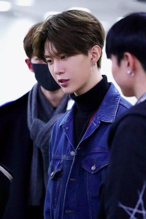 模范曹恩齐吃瓜