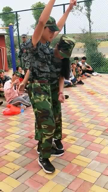 广西教官吃瓜,揭秘背后的真相与争议  第2张